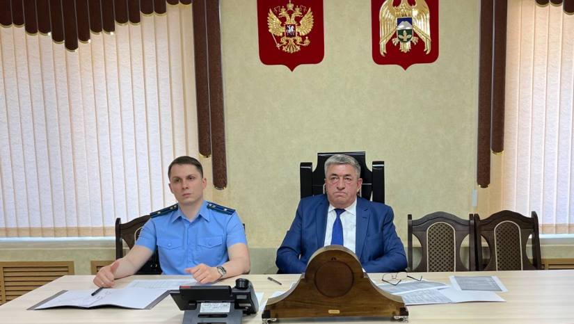 И.о. главы местной администрации Зольского района провел  рабочее совещание, посвященное  ходу весеннего призыва граждан на военную службу