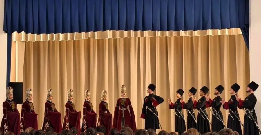 В Доме культуры с.п. Малка прошло выступление прославленного коллектива - Государственного академического ансамбля танца «Кабардинка»