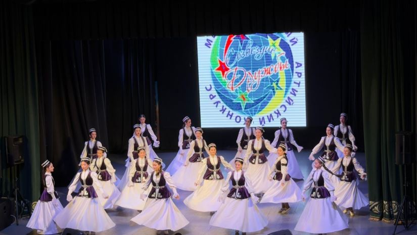 Хореографический ансамбль «ДжэгуакӀуэ» районной детской музыка школы продолжает прославлять наш район на престижных конкурсах и возвращается с высокими наградами