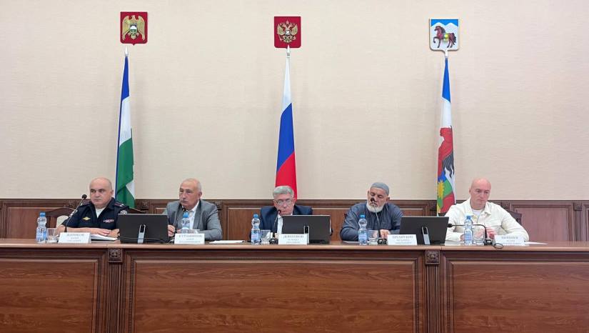 Под председательством и.о. главы администрации Зольского района Исмаила Докшокова состоялось рабочее совещание, посвященное вопросам укрепления общественного порядка и профилактики правонарушений на территории района