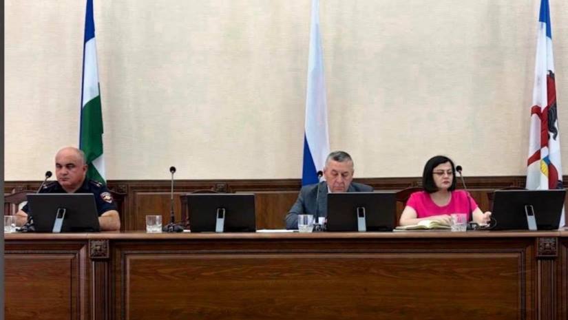 В администрации Зольского района состоялось рабочее совещание, посвящённое подготовке к главному событию для сотен школьников - выпускным вечерам