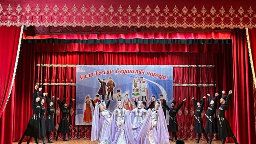 В Доме культуры городского поселения Залукокоаже состоялся концерт Государственного академического ансамбля танца «Кабардинка»