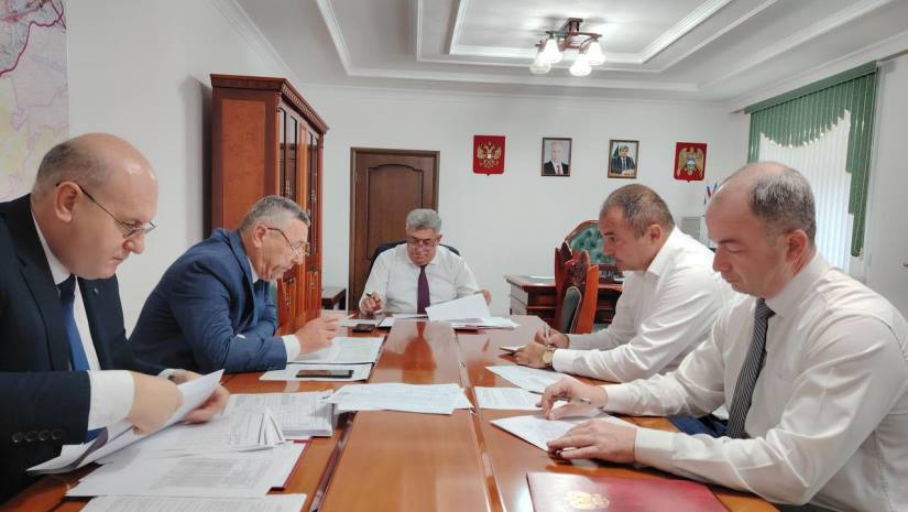 Исполняющий обязанности главы администрации Зольского района Исмаил Докшоков провел сегодня серию индивидуальных встреч с главами администраций поселений района