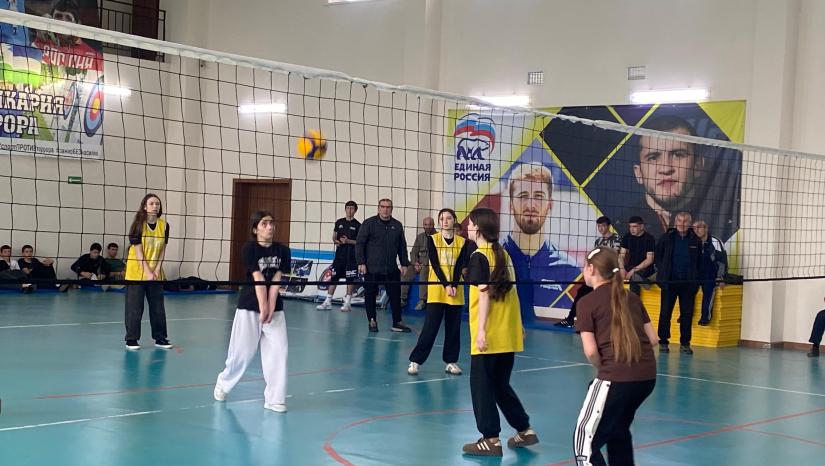На базе физкультурно-оздоровительного комплекса «Победа» г.п. Залукокоаже состоялись районные соревнования по волейболу «Серебряный мяч» среди обучающихся старших классов общеобразовательных учреждений
