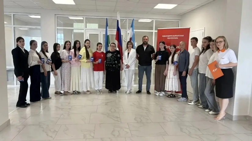 В рамках Всероссийского проекта «Мы - граждане России» состоялось торжественное вручение паспортов гражданина Российской Федерации учащимся школы №1 с.п. Сармаково