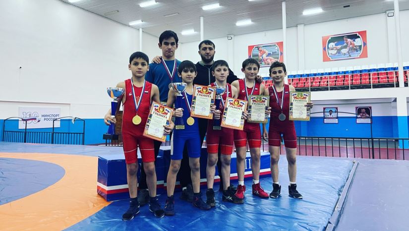 Спортсмены с Зольского района приняли участие в турнире по греко-римской борьбе среди юношей 2008-2013 гг.р, приуроченном ко Дню восстановления государственности Чеченского народа