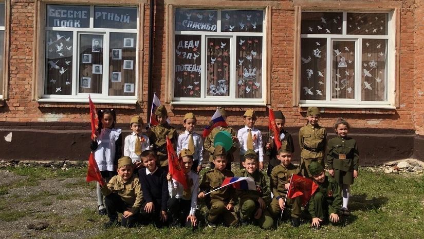 В Зольском районе к Всероссийской акции «Окна Победы» активно присоединились учащиеся и педагоги образовательных организаций и учреждений культуры