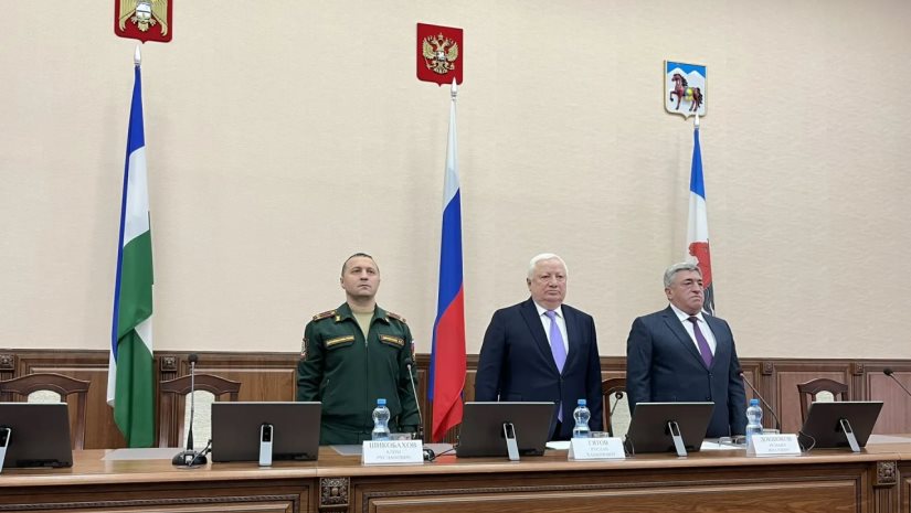 Сегодня, в День Героев Отечества, в администрации Зольского района состоялась церемония передачи государственных наград семьям военнослужащих, павших при исполнении воинского долга