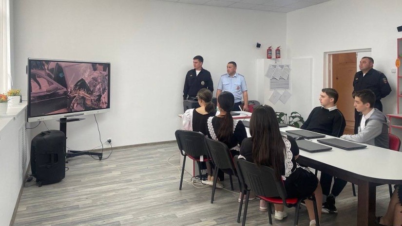 В рамках общереспубликанского декадника «Водитель без прав, ребенок-пассажир» проведены тренинги по ПДД 
