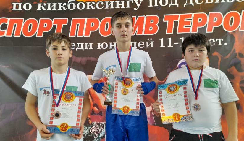 Воспитанники «СШ «Арена» приняли участие в турнире по кикбоксингу