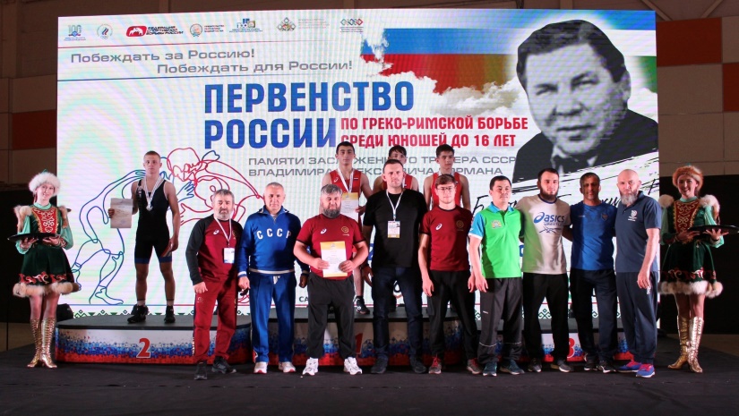 Золотую и бронзовую медаль завоевали юные борцы Зольского района